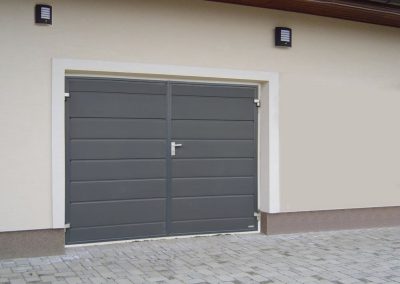 Krídlová garážová brána